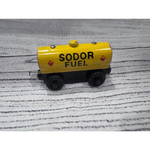 Thomas & Friends Wooden Railway Sodor Fuel Car - Picture 2 of 3
